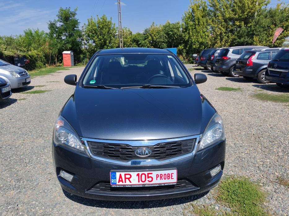KIA ceed 1.4 benzina 2011 cash sau rate