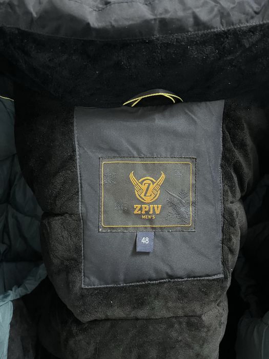 Продам зимнюю куртку в отличном состоянии