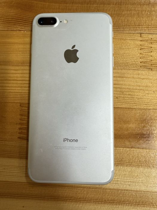 IPhone 7+ в хорошем состояние