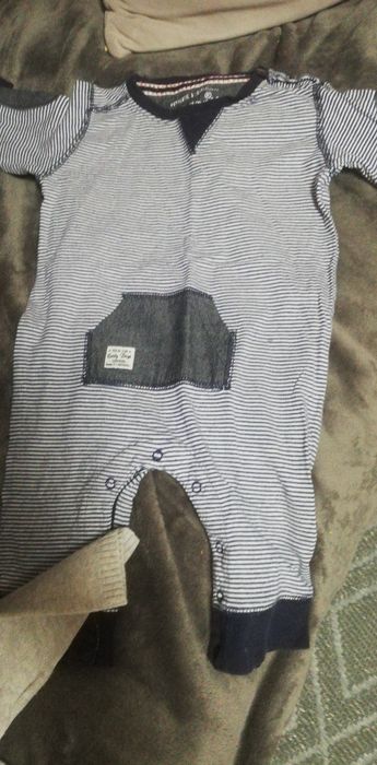Ако имате бебе ръст 68-2 комплекта от якенце,кадифени панталони и ризк