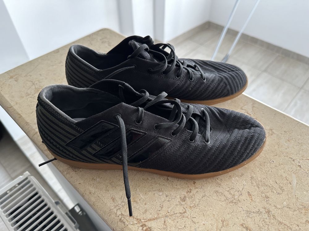 Ghete fotbal sala Adidas Nemeziz