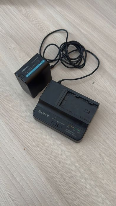 Продается батарейка и зарядное устройство