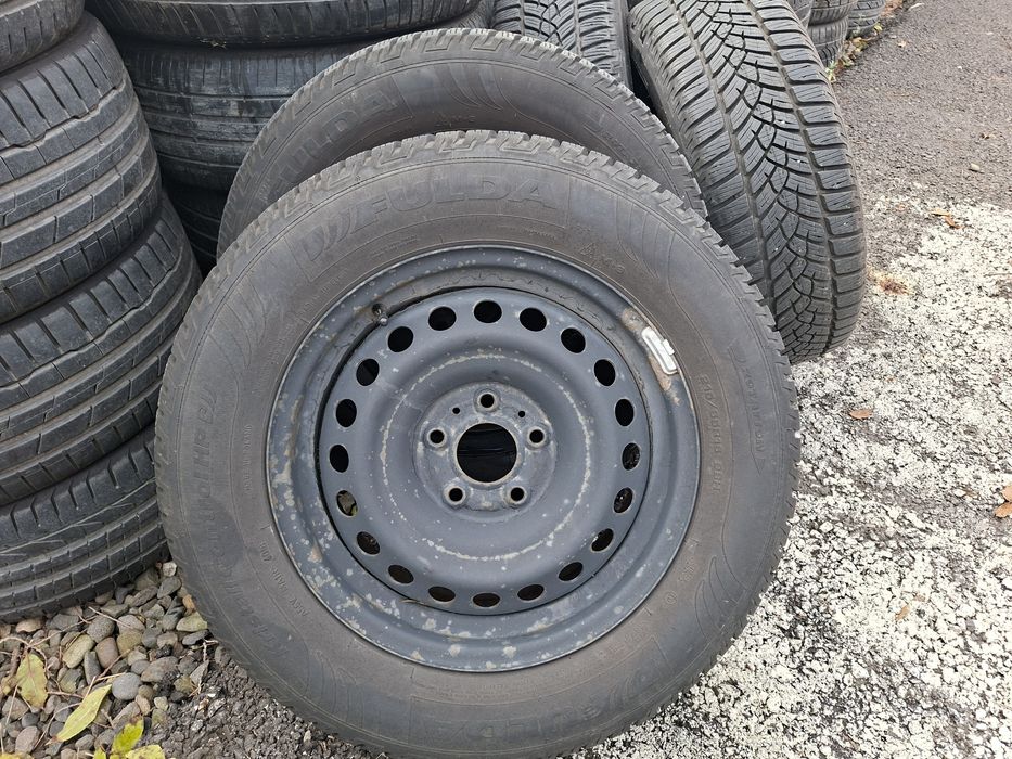 -Vând anvelope iarnă 215/65 R16-