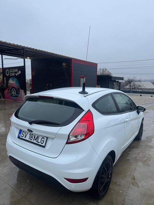 vând ford fiesta 2013