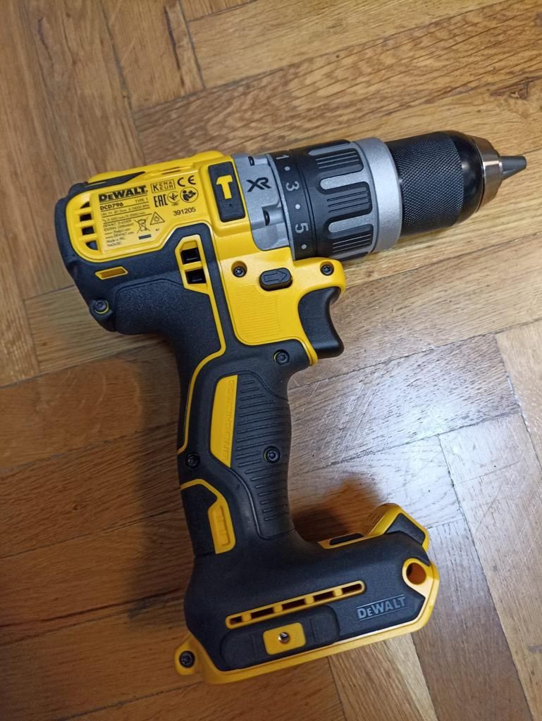 DCD796 brushless (doar_corpul), nou, original DeWALT.