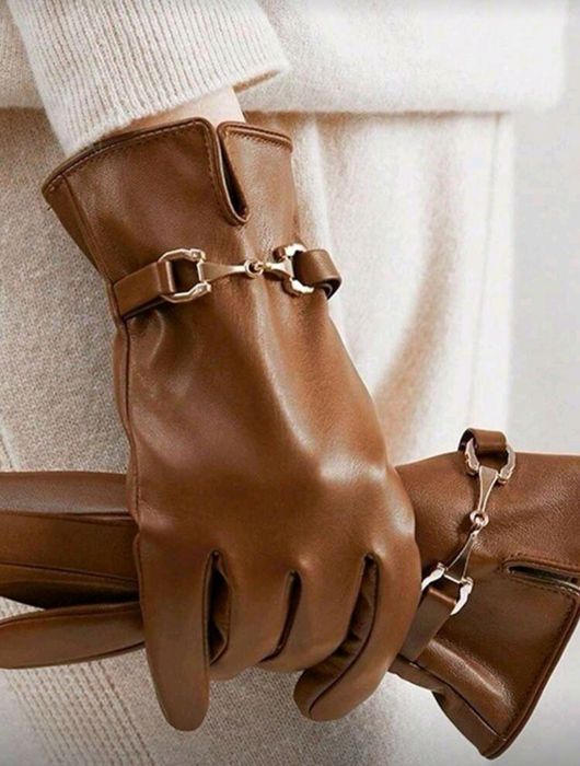 Чисто нови модерни дамски кожени ръкавици в кафяв цвят !