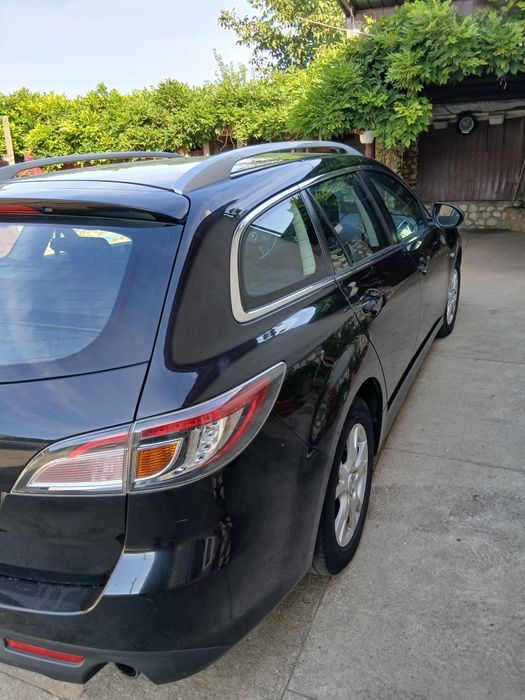 Mașina Mazda benzină