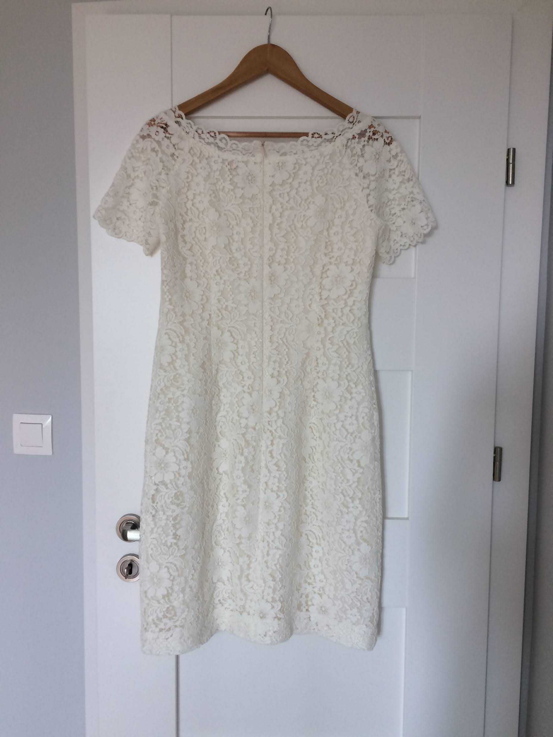 Бяла официална дантелена рокля размер 40