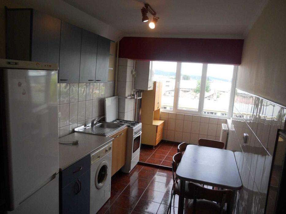 Închiriez apartament 3 camere conf. 1 în 7 Noiembrie, Tg.Mureș,