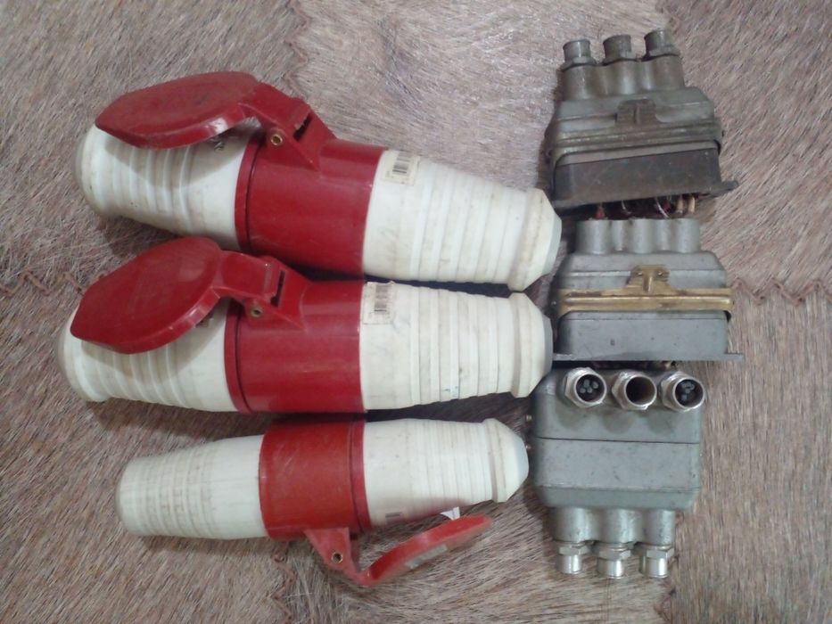 Разьемы силовые;цепи управления.