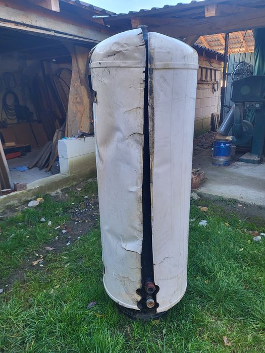 Vând boiler apa caldă 200 L
