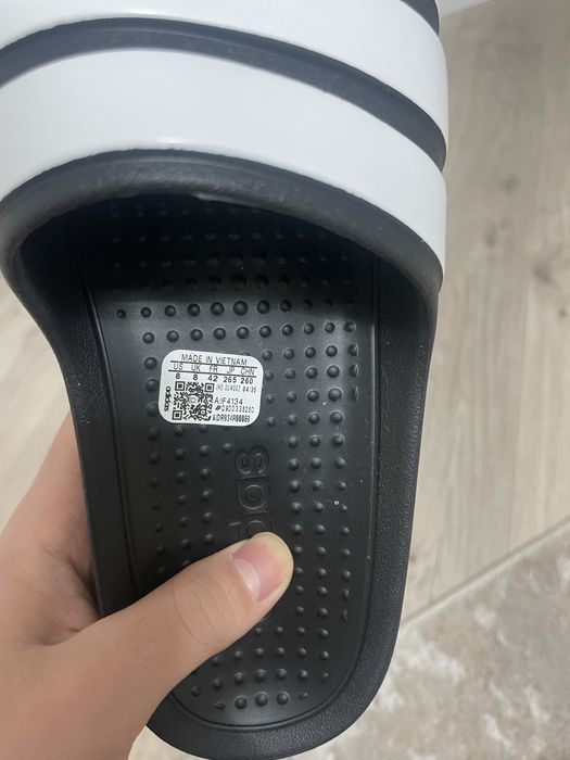 Абсолютно новые тапочки/сланцы adidas