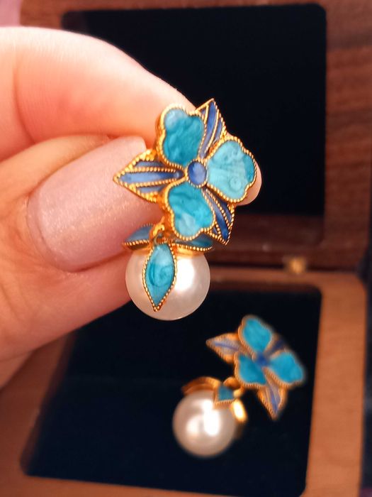 Нежни винтидж обеци от династия Хан. Имитация