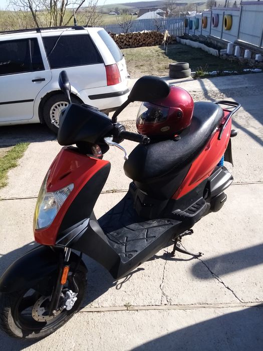 Vând scuter  kymco