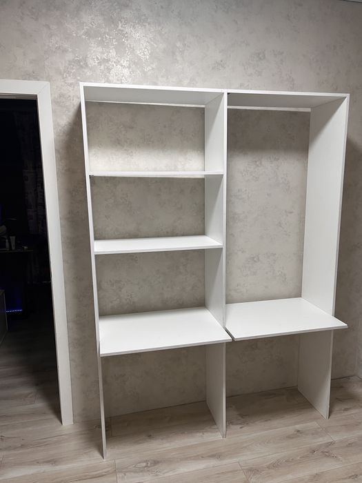 Полочки с двумя мини-столиками