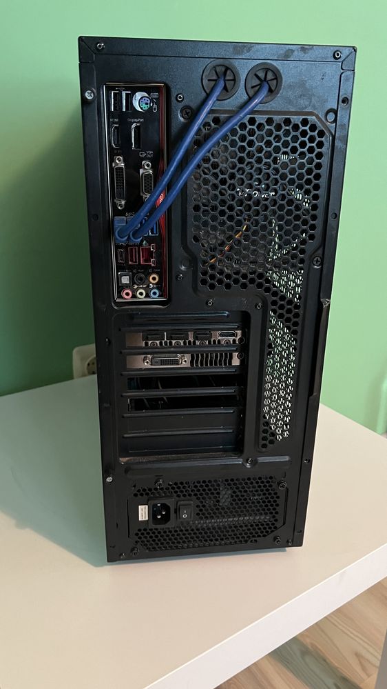 компютър за гейминг бюджетен Asus rog strix 1080 Intel i7-6700K