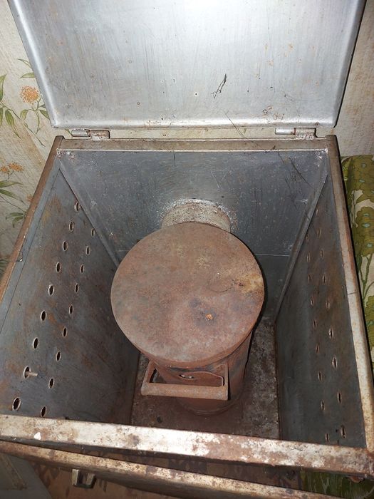 Печка на дърва с подвижен контейнер