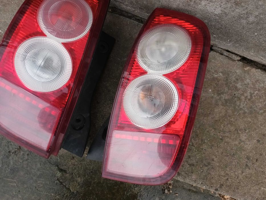 ляв и десен стоп за нисан микра к12 NISSAN MICRA K12