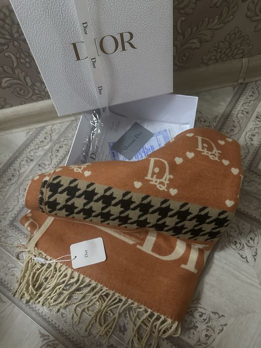 Шикарный палантин диор  премиум качество!