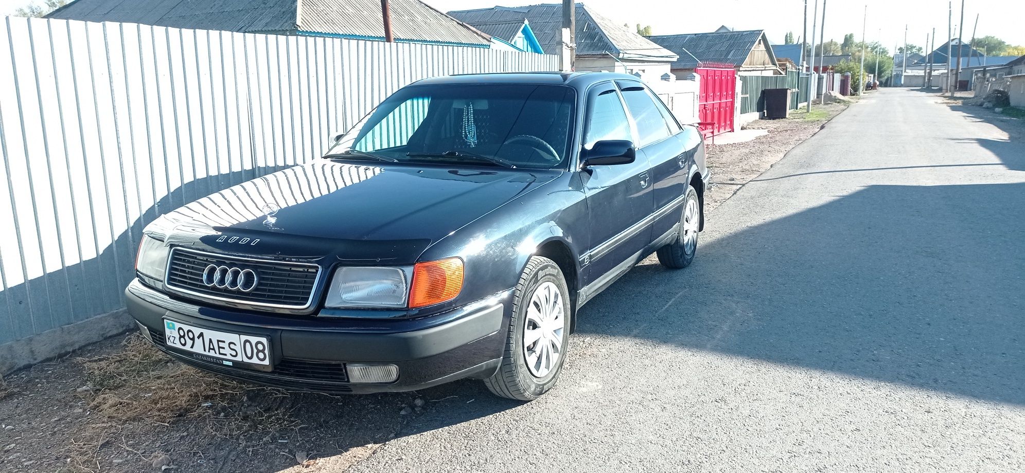 Продаю машину Audi 100 C4