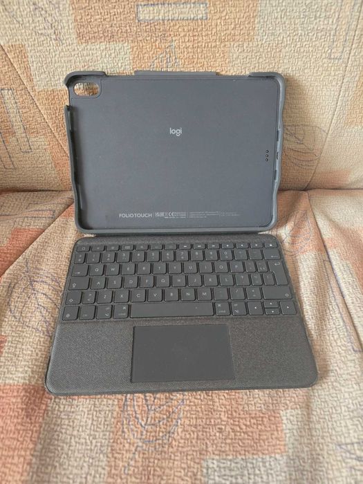 Husa Logitech FolioTouch - iPad Air Pro (4th & 5th gen) 11"
