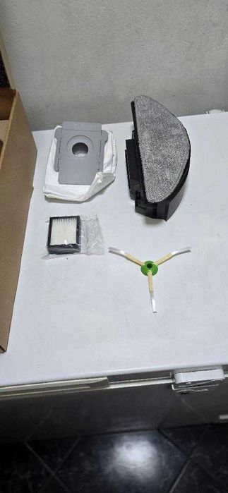 Aspirator robot IROBOT Roomba Combo I8+ 857840 are si functie de mop