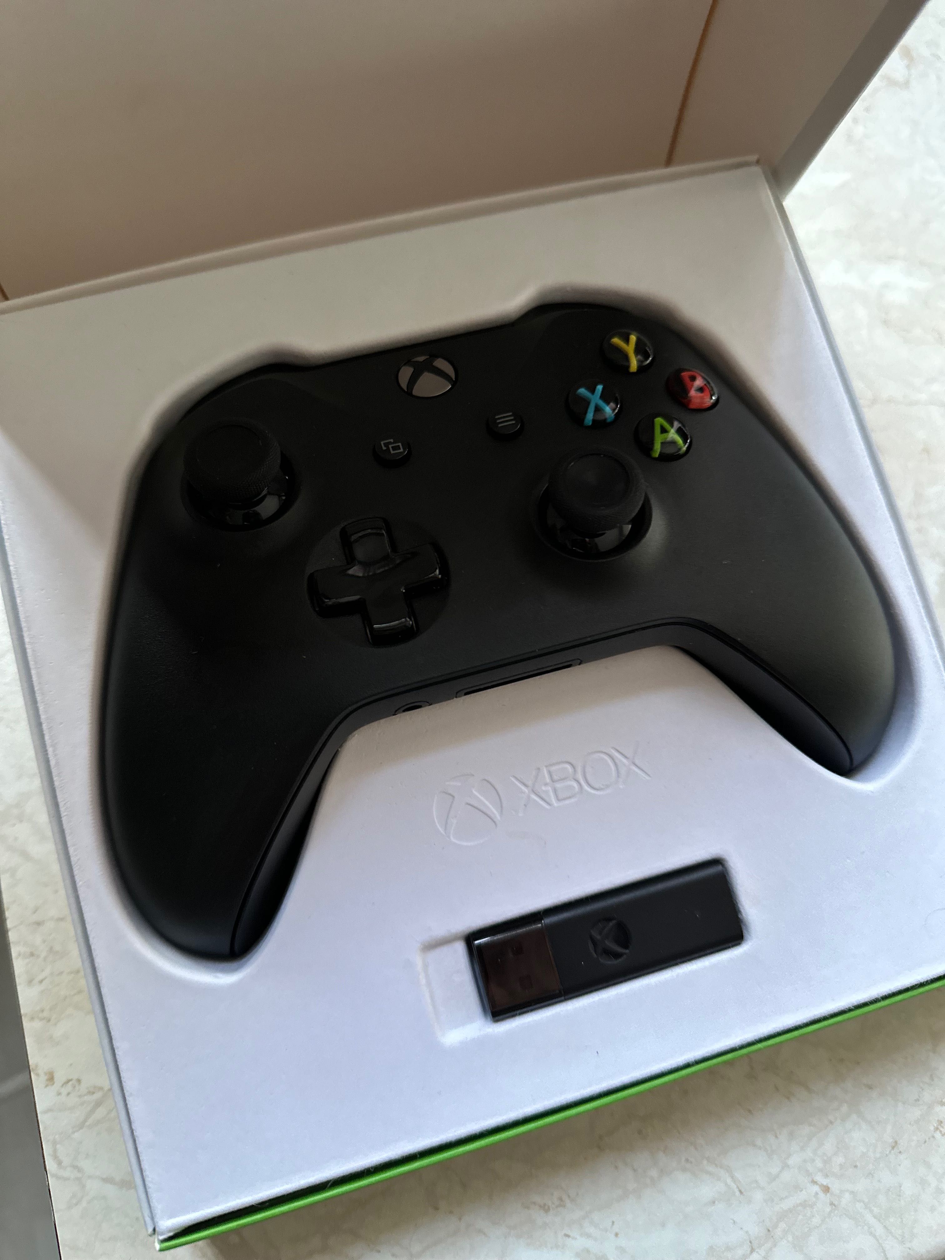 Microsoft Xbox Wireless Controller + Wireless Adapter for Windows 10