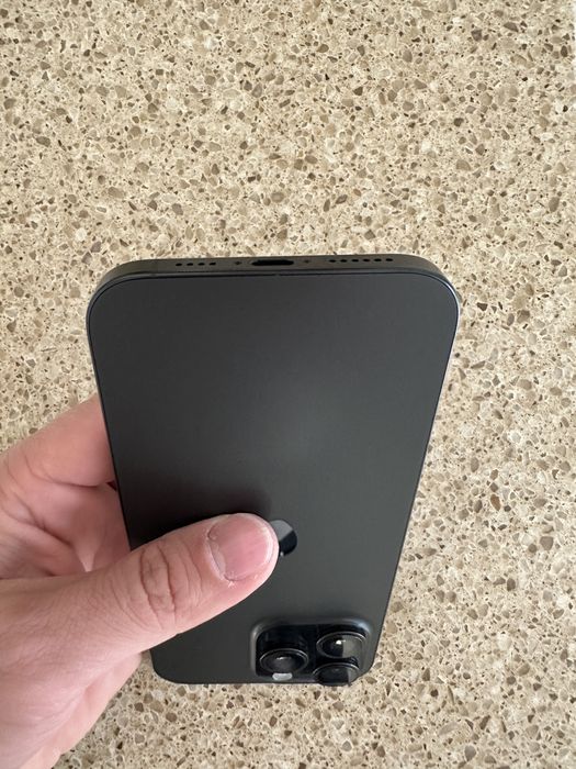 iPhone 16 Pro Max, Black Titanium- pret fix