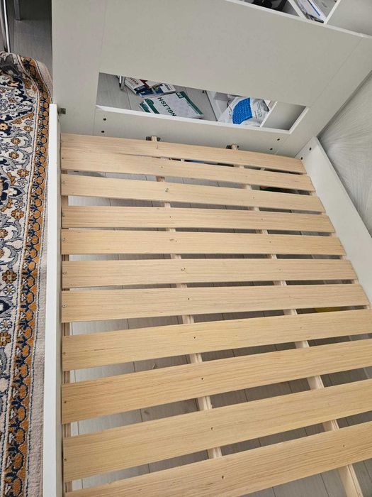 Обменяю 1,5-спальную кровать с матрасом на шоколадку Milka