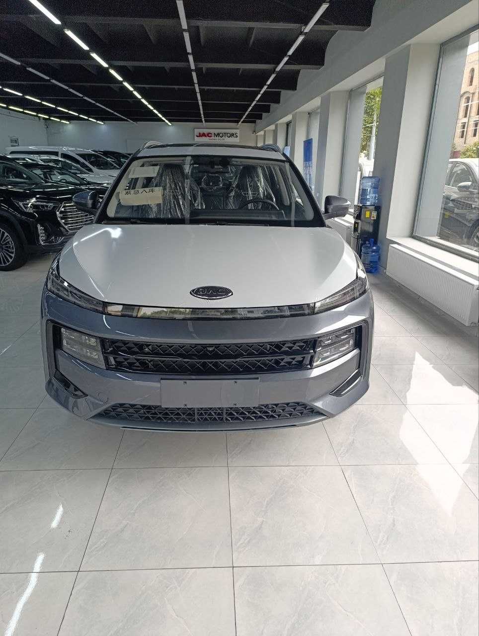 JAC JS6 Енгил автомобиль