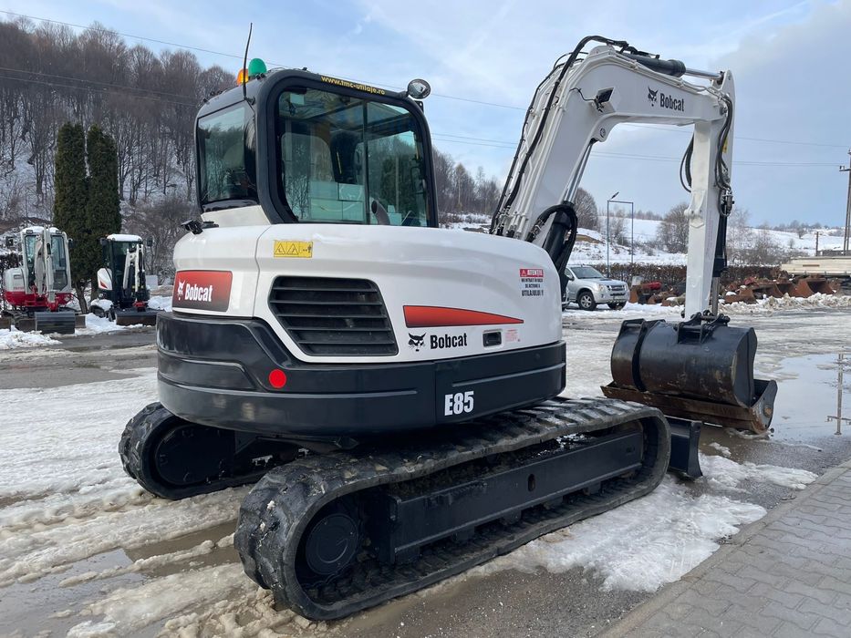 Vand bobcat e85 sau schimb cu buldoexcavator