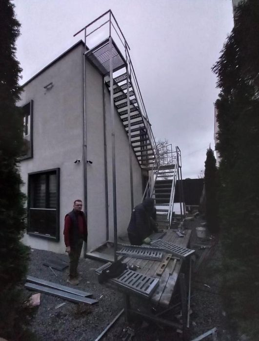 Scara metalica zincata exterioara pt  casa , beci și incendiu ISU