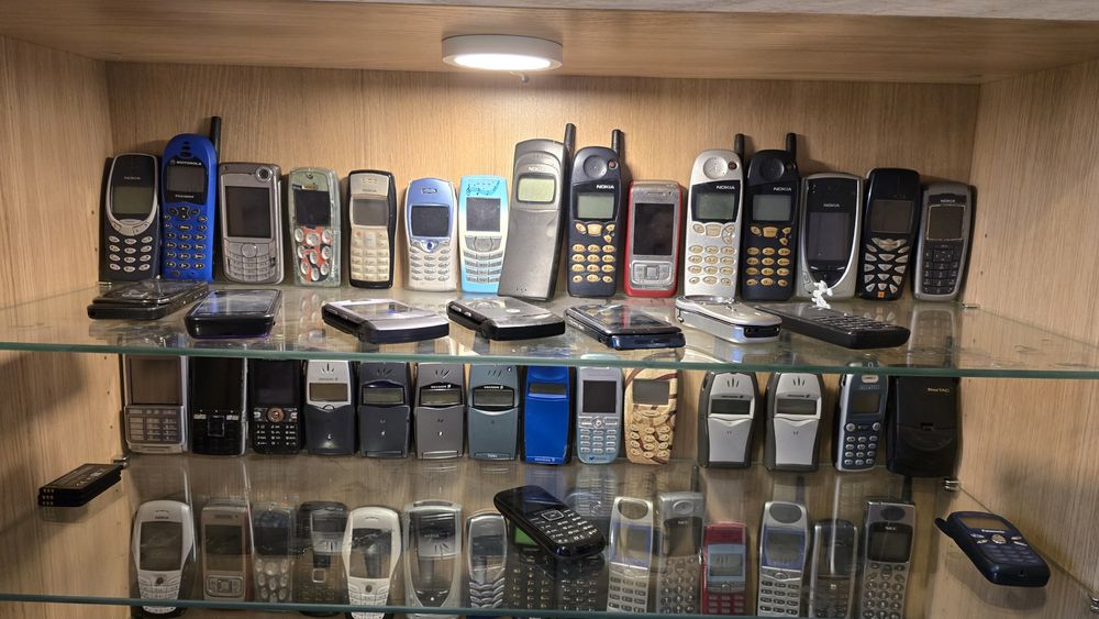 Lot de 190 telefoane vechi de colectie Nokia Ericsson Motorola