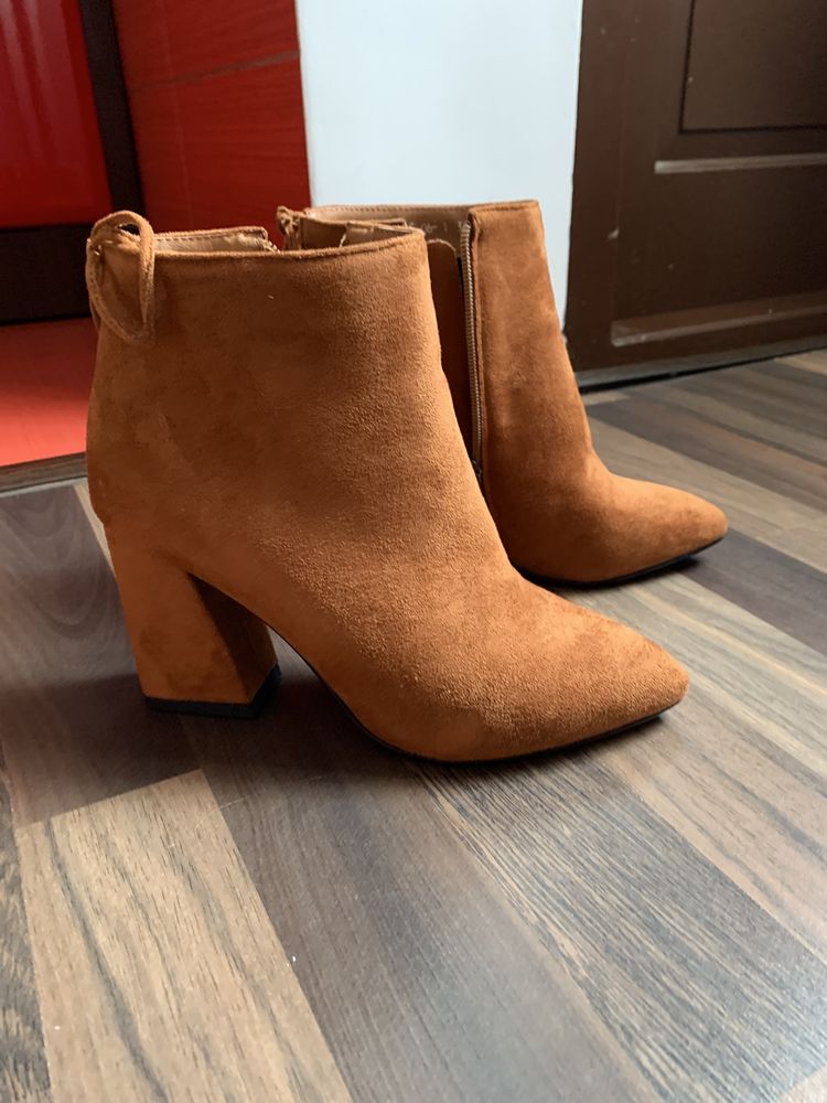 Botine maro cu toc măr.36