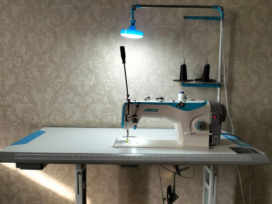 Профессиональная швейная машинка Jack f4
