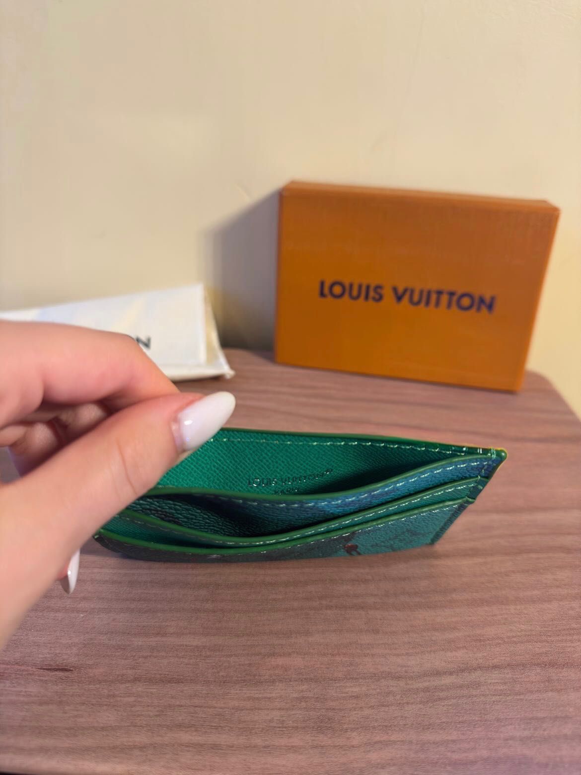 Louis Vuitton cardholder/кардхолдър LV чисто нов