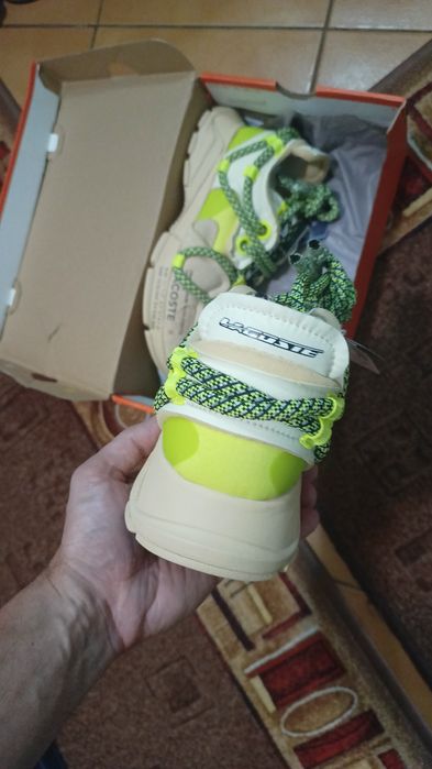 Adidasi Lacoste / Noi cu etichetă