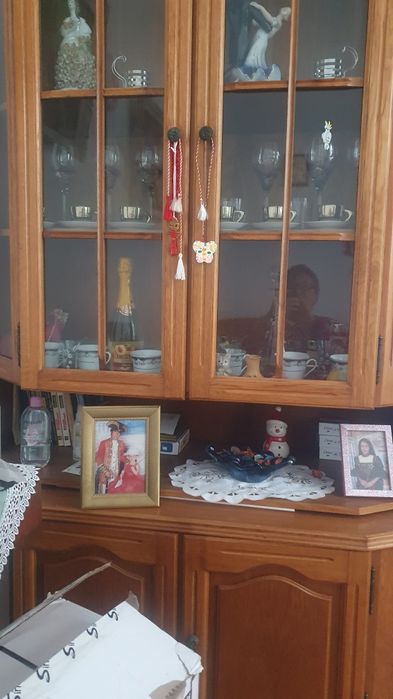 Vând mobila din lemn masiv