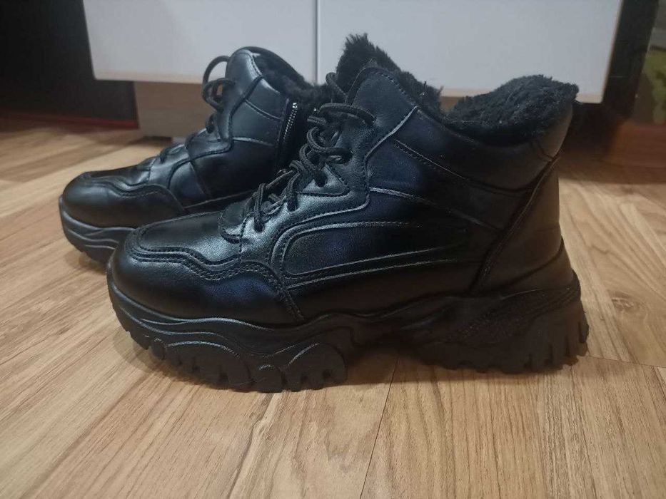 Кроссовки женские осень-зима