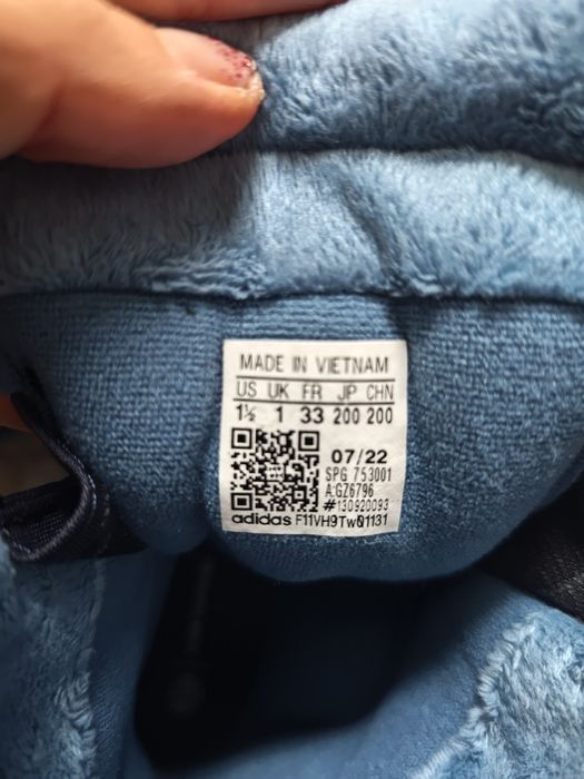 Апрески Adidas. Детски зимни обувки