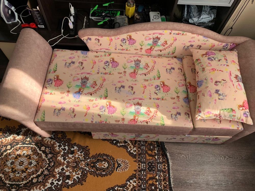 продам диван(диванчик)