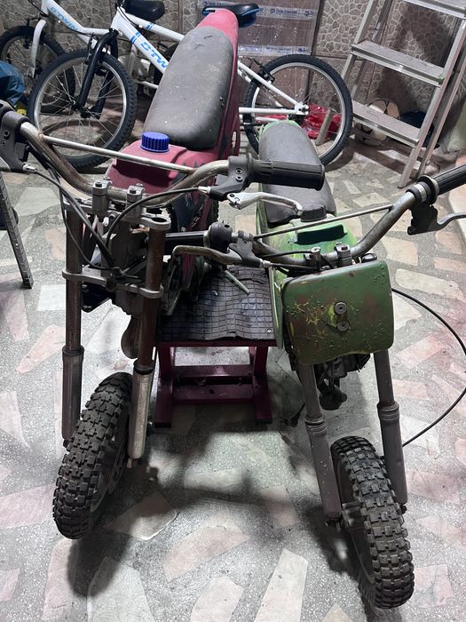 Vand 2 Pocket bike nu trimit prin curier!