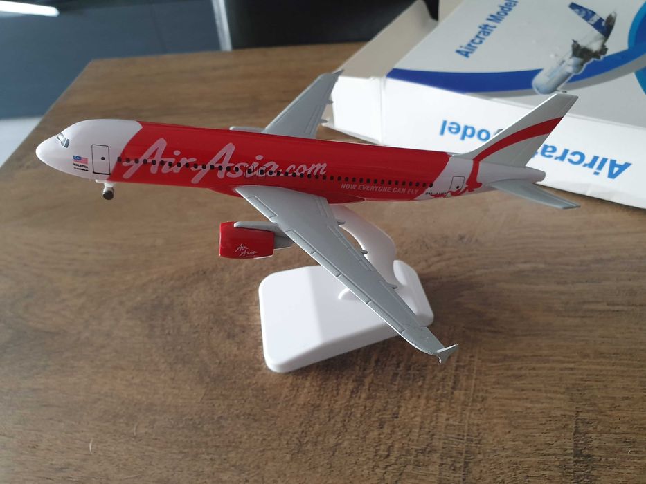 Macheta metalica de avion Air Asia (marime medium) | Decoratie