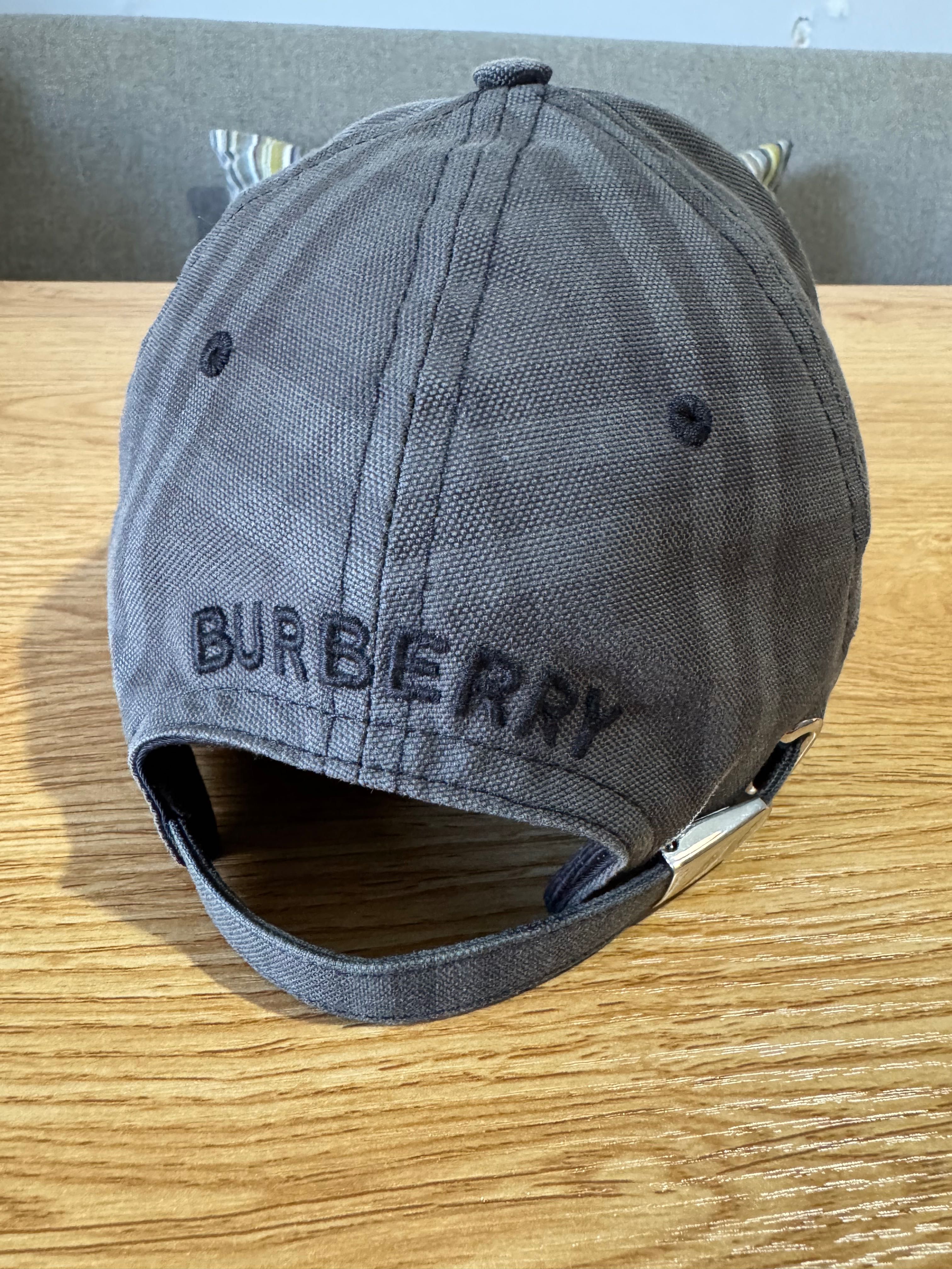 Шапка BURBERRY London