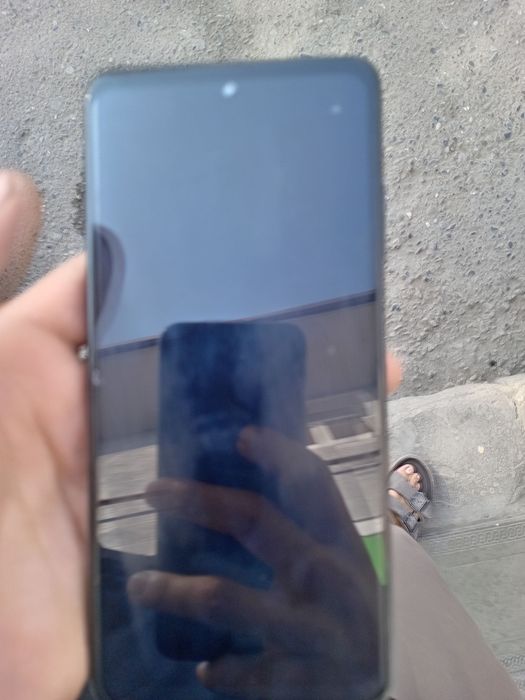 Poco x3 pro 6+2 128 abyi shihsasida ozgina chizigi bor boshqa aybi yoq