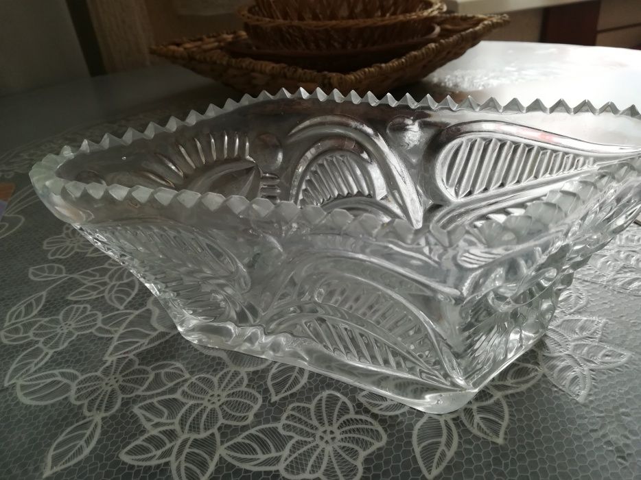 Продам хрустальную вазу