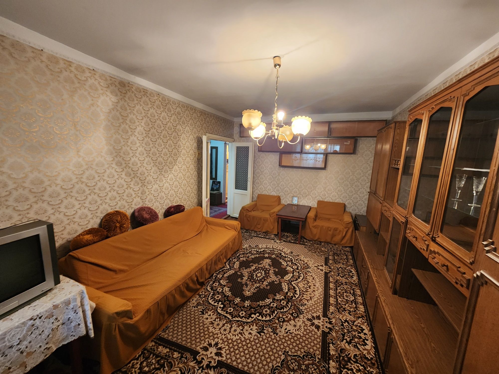 Продаётся квартира 2-х комн на 2-ом этаже. Ор-р: Мелодия
