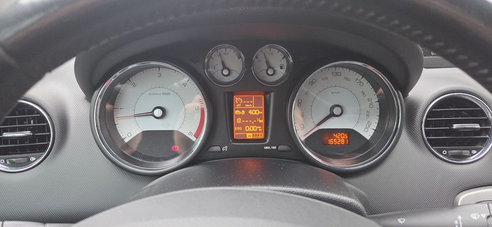 308  SW Пежо  2011 година