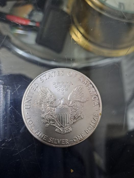 Vand moneda de argint