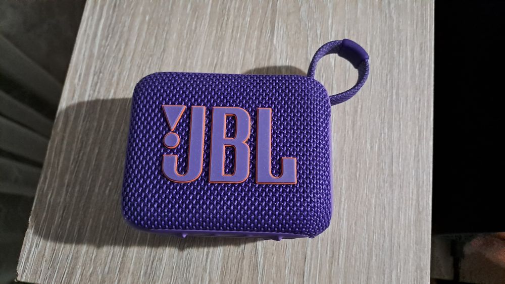 Продавам колонка Jbl Go 4